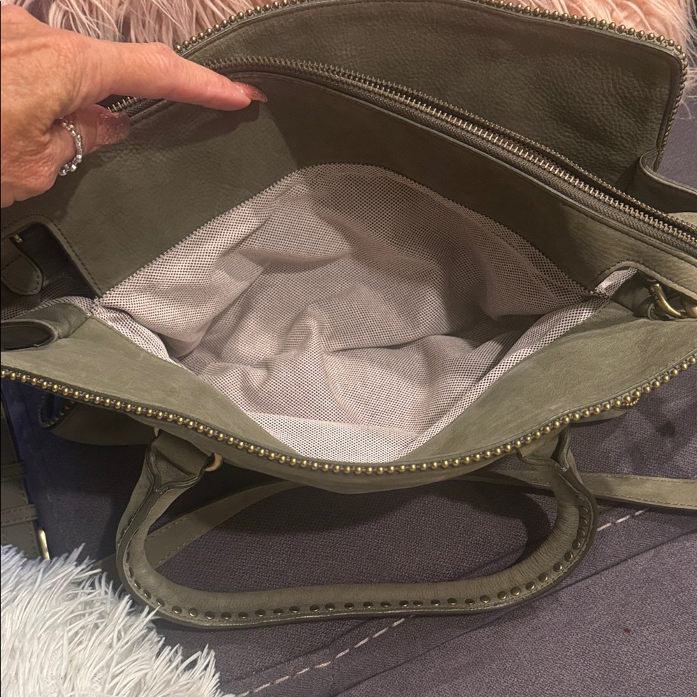 Diane Von Furstenberg. Elegant Army Green Handbag - Picture 3 of 10